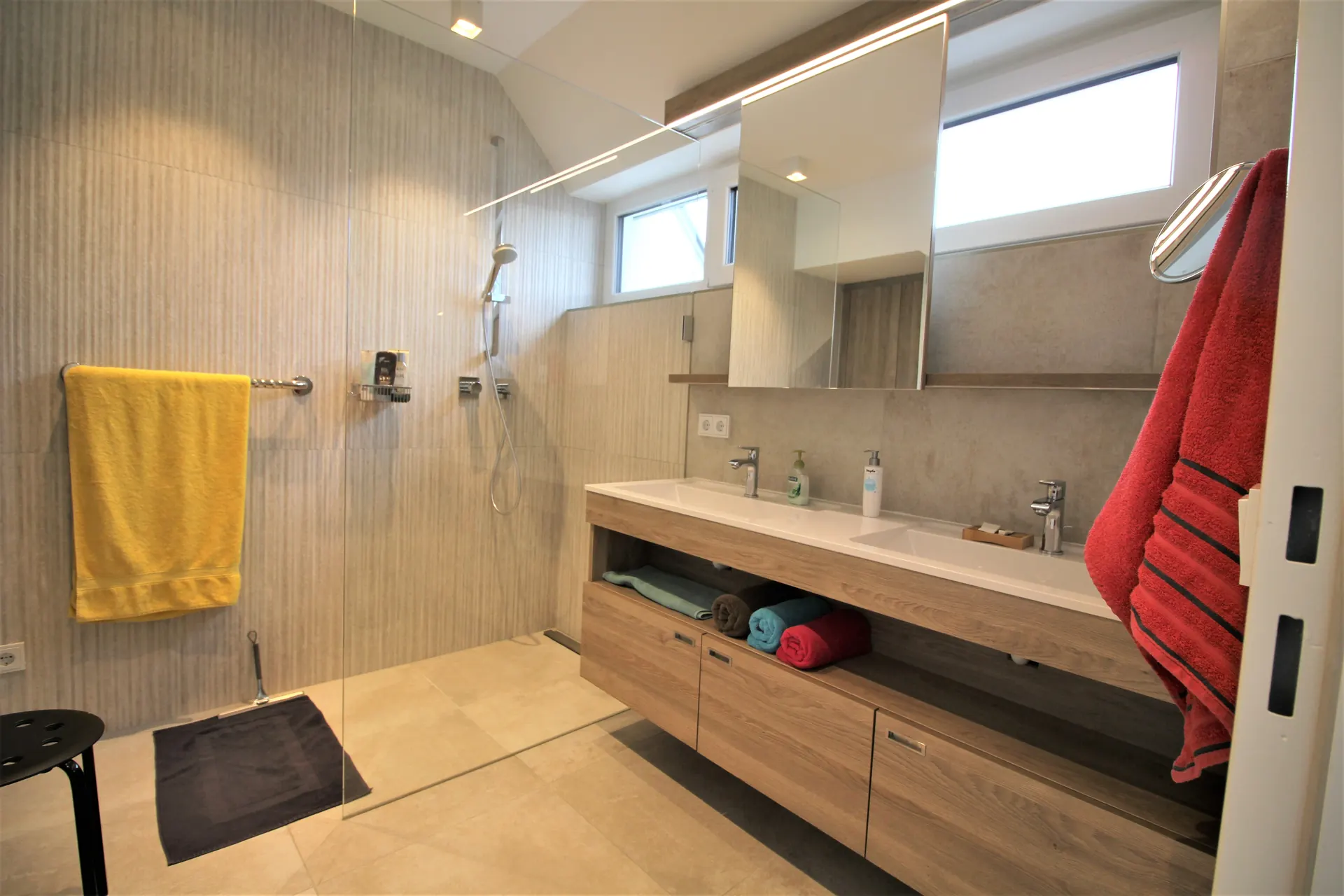 Dachgeschoss Wien Badezimmer – Immobilienmakler Wien | IZY Immobilien Dachgeschoss Wien Badezimmer – Immobilienmakler Wien | IZY Immobilien