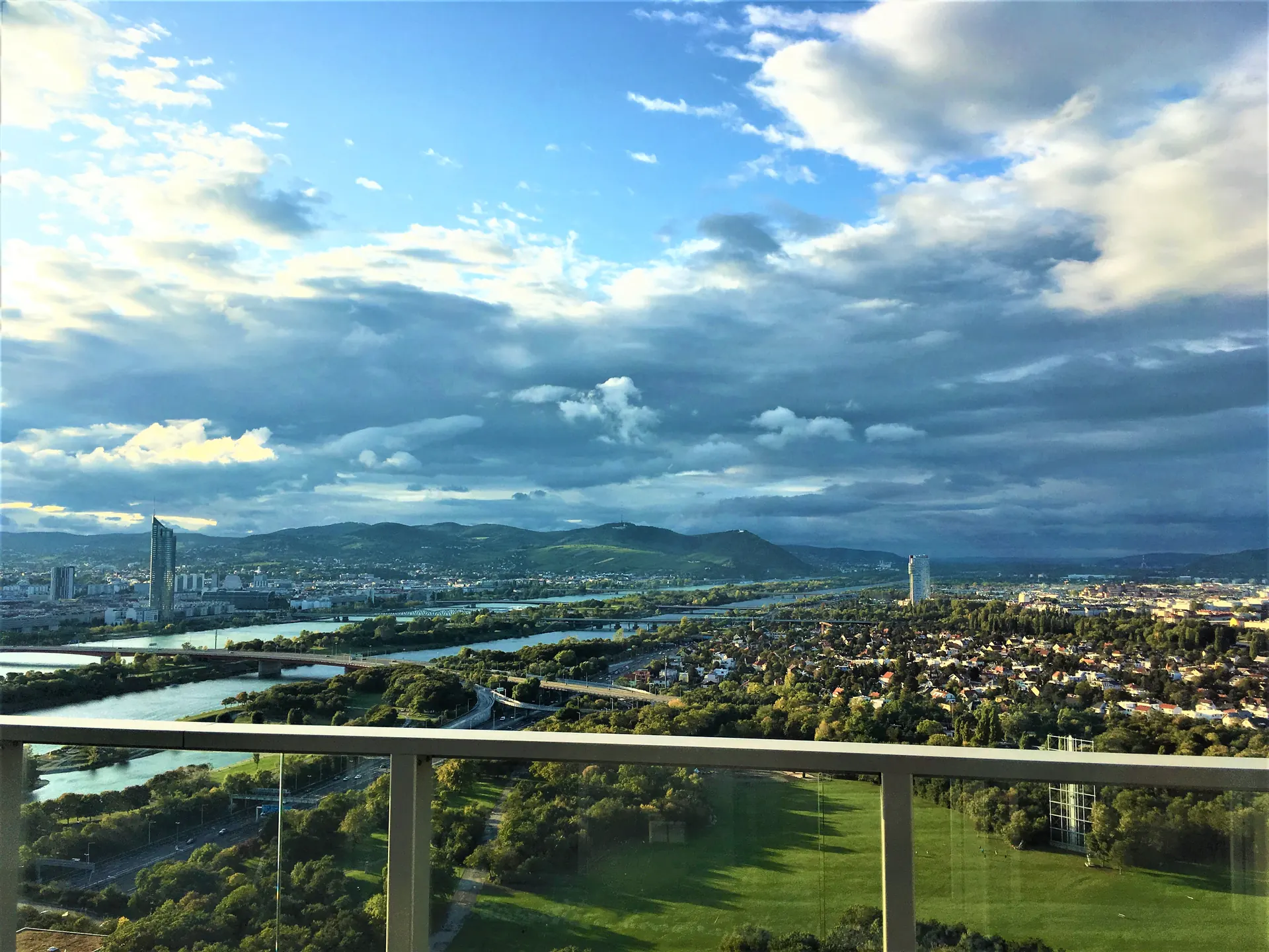 Donauturm Aussicht Wien Panorama – Immobilienmakler Wien | IZY Immobilien Donauturm Aussicht Wien Panorama – Immobilienmakler Wien | IZY Immobilien