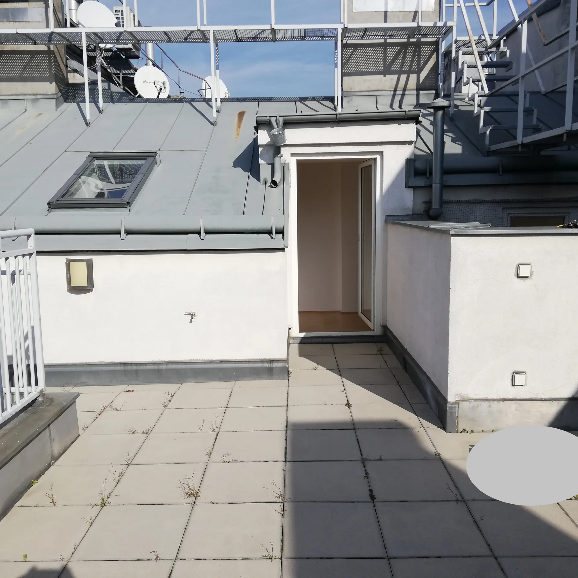 Altbau Wien Innenhof begrünt – Immobilienmakler Wien | IZY Immobilien Altbau Wien Innenhof begrünt – Immobilienmakler Wien | IZY Immobilien
