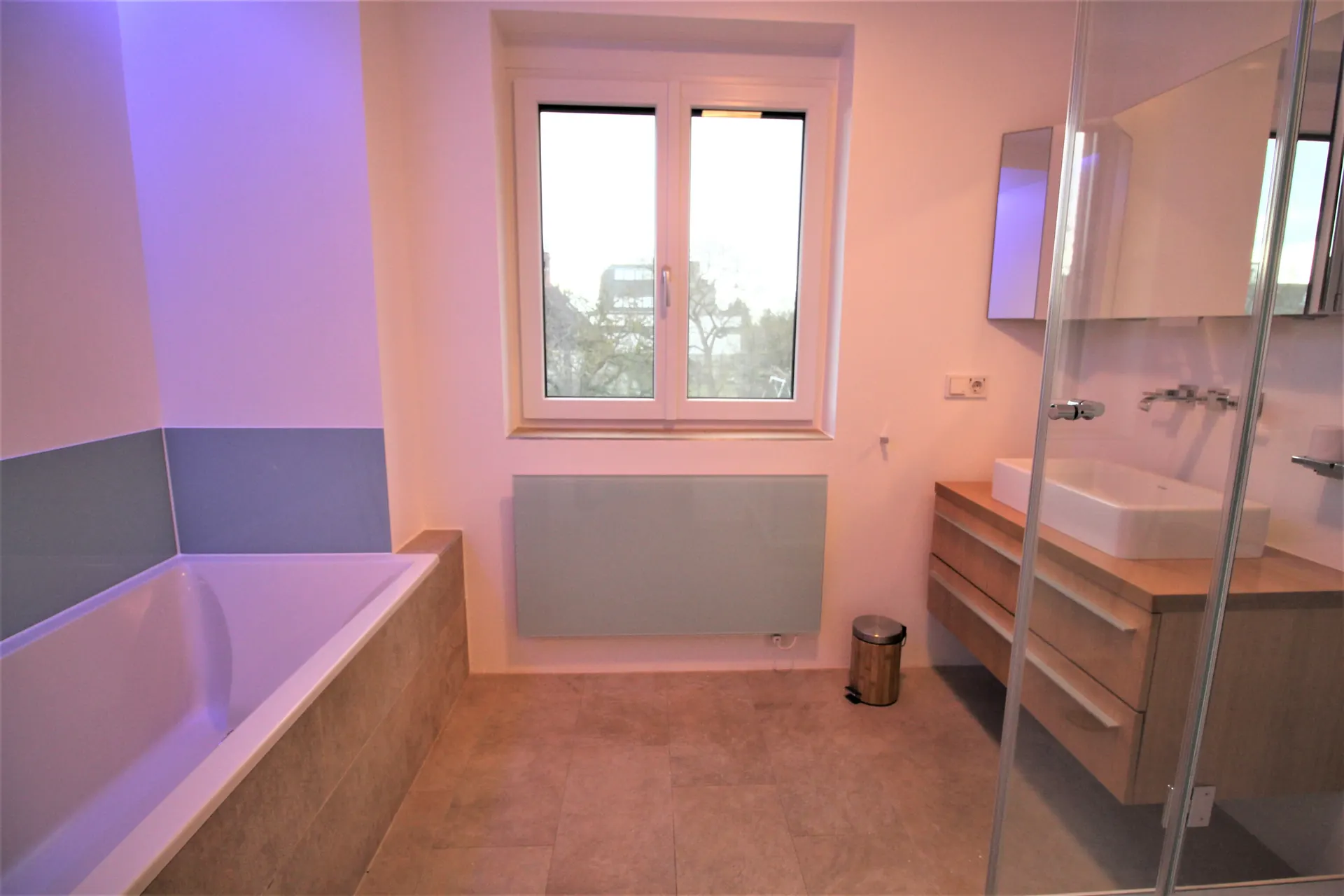 Haus Wien Zimmer farbig – Immobilienmakler Wien | IZY Immobilien Haus Wien Zimmer farbig – Immobilienmakler Wien | IZY Immobilien
