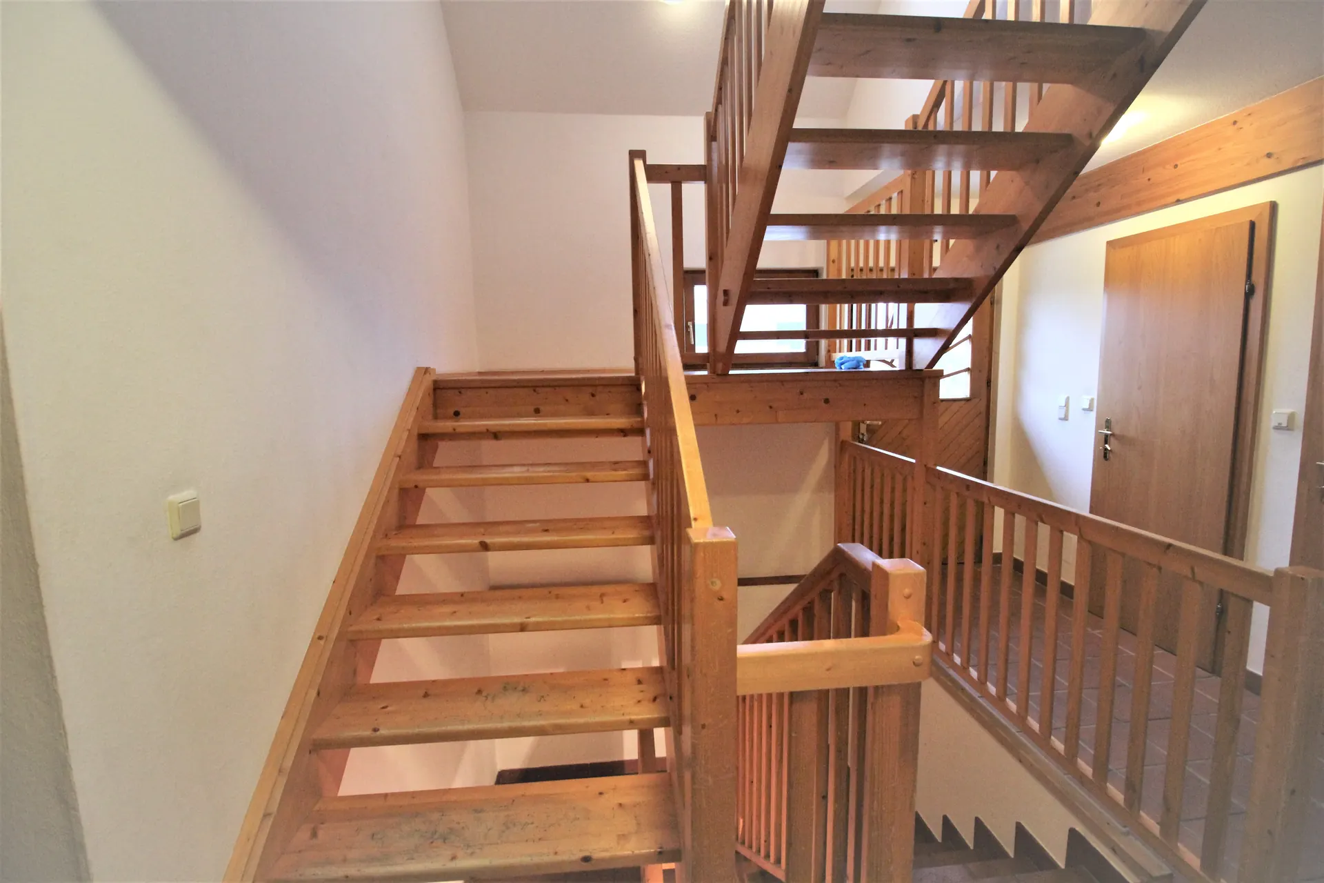 Haus Wien holztreppe Galerie – Immobilienmakler Wien | IZY Immobilien Haus Wien holztreppe Galerie – Immobilienmakler Wien | IZY Immobilien