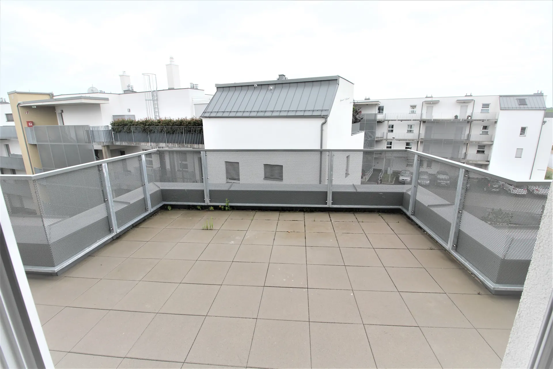 Penthouse Wien Dachterrasse fliesen – Immobilienmakler Wien | IZY Immobilien Penthouse Wien Dachterrasse fliesen – Immobilienmakler Wien | IZY Immobilien