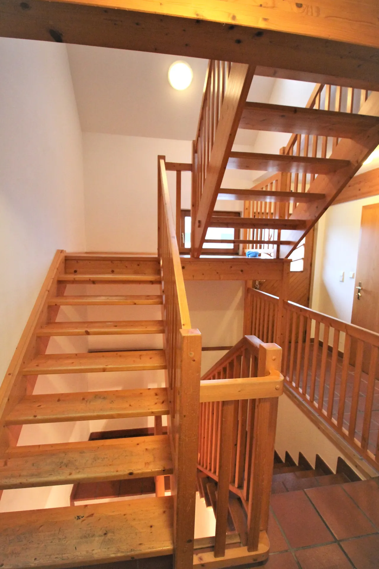 Haus Wien holztreppe Dachgeschoss – Immobilienmakler Wien | IZY Immobilien Haus Wien holztreppe Dachgeschoss – Immobilienmakler Wien | IZY Immobilien