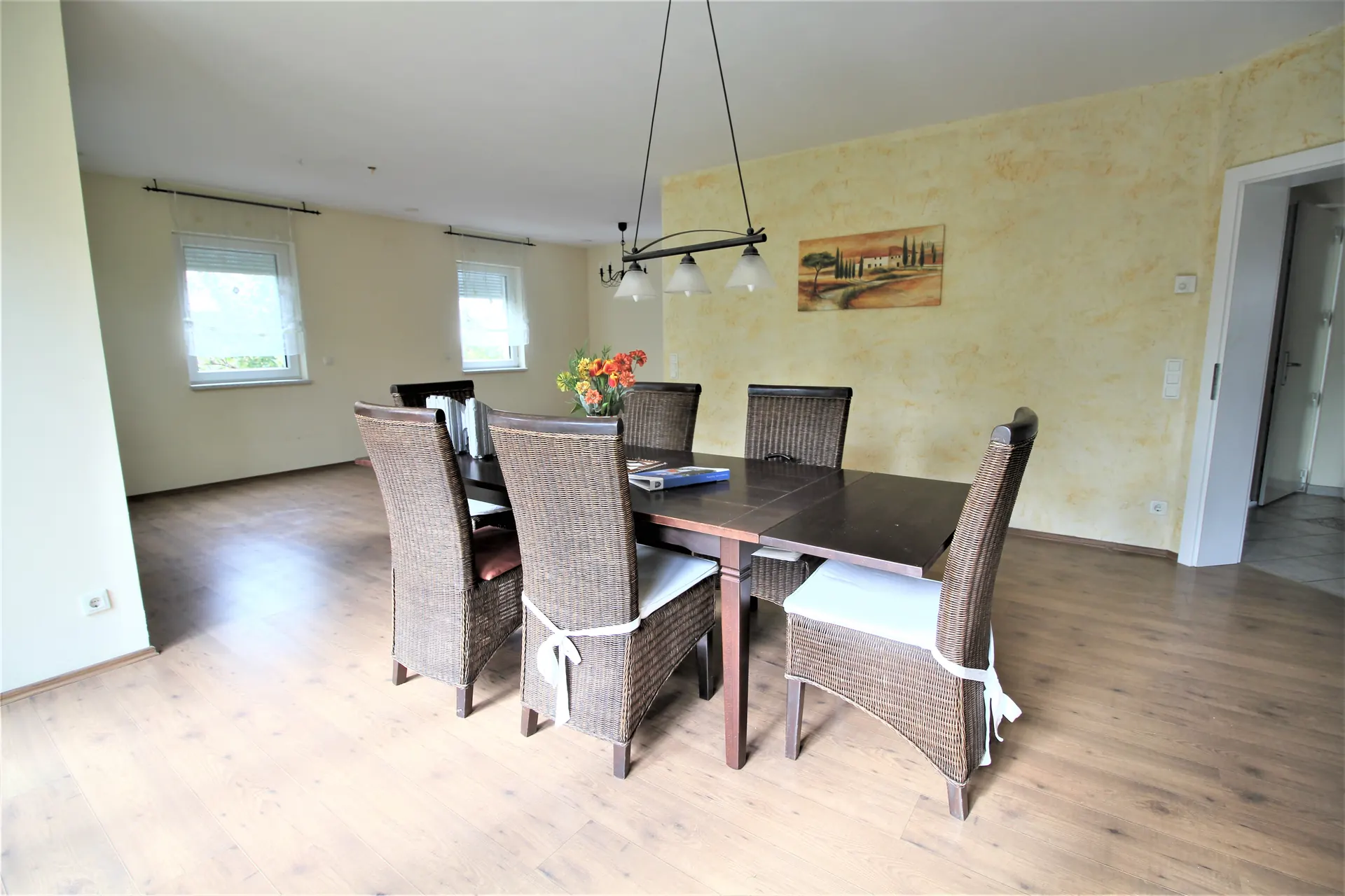 Haus Wien Esszimmer fensterblick – Immobilienmakler Wien | IZY Immobilien Haus Wien Esszimmer fensterblick – Immobilienmakler Wien | IZY Immobilien